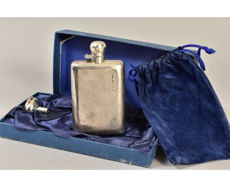 A BOXED CARR'S OF SHEFFIELD SILVER HIP FLASK AND FUNNEL, the flask with bayonet cap, stamped 925, Sheffield, no date letters 