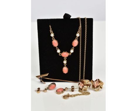 A SELECTION OF JEWELLERY, to include a necklace with oval coral cabochon and split pearl detail, to the belcher link chain, s