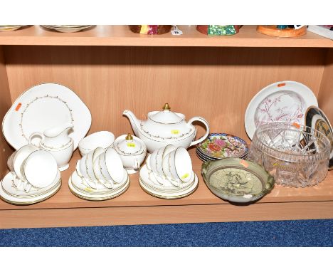 A ROYAL DOULTON TEA SERVICE IN 'RONDO' PATTERN, H4935, comprising tea pot, twin handled cake plate, milk, sugar bowl and cove