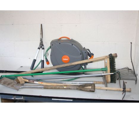VON HAUS HOSE PIPE REEL (no wall mounting bracket) and a small amount of modern garden tools