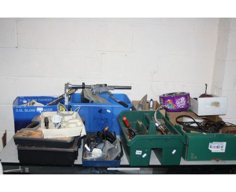 A QUANTITY OF HAND AND ELECTRIC TOOLS to include a mini air compressor, axe, two Stanley wood planes, chain, Status 115ml gri