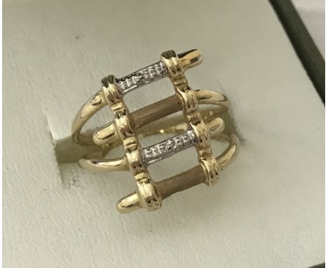 A 9ct gold ladies contemporary design dress ring. Size M½.