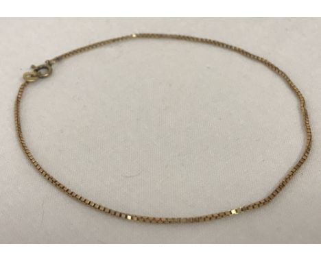 A 9ct gold box chain bracelet.Approx. 1.5g total weight.