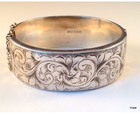 A ladies silver bangle