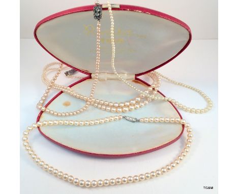4 boxed pearl necklaces