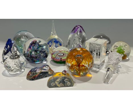 Paperweights - Selkirkglass, Scotland paperweights, Star Fountain, Spindry, etc; others, Caithness, Langham, Perthshire, etc,