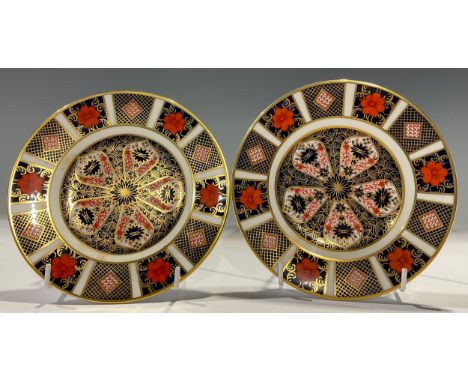 A pair of Royal Crown Derby Imari palette 1128 pattern tea plates, 16cm diameter, first quality 