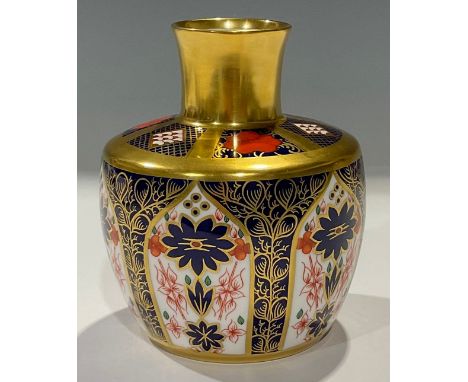 A Royal Crown Derby 1128 vase, solid gold band, 2nd quality 