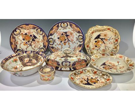 A Bloor Derby Imari palette scallop shaped dish, painted marks in puce; other 19th century Imari palette Derby pieces, oval v