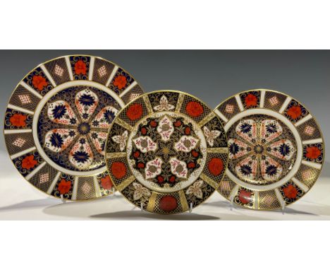 A Royal Crown Derby Imari 1128 pattern dinner plate, 27cm diameter, second quality; an 1128 pattern side plate, second qualit