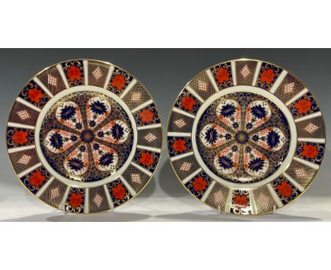 A pair of Royal Crown Derby 1128 pattern dinner plates, 27cm diameter, second quality 