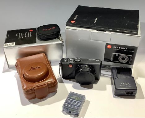 A Leica D-Lux 3 digital camera, 18 302 version, serial number 3171248, acessories and instructions, boxed; a conforming Leica