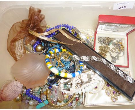 Vintage costume jewellery inc hallmarked silver bangle, Siamese enamelled silver bracelet, etc 