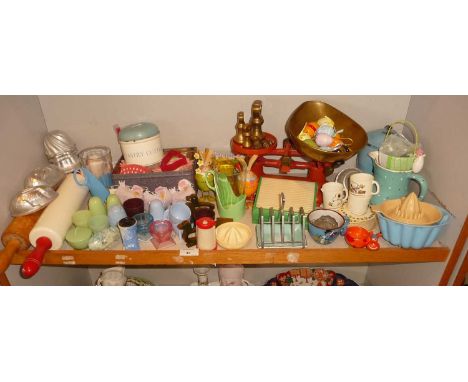 Good collection of assorted 1950's and 1960's kitchenalia, inc. bakelite egg cups, plastic cruet sets, tin jelly moulds, Roya