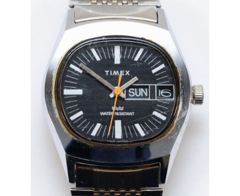 Timex, a stainless steel manual wind day/date gentleman's wristwatch, 33mm.Working when catalogued