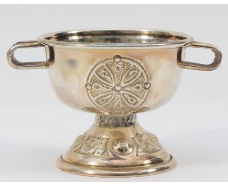An Irish silver two handled cup, Dublin 1978, with embossed Celtic Revival decoration, 8.5cm across the handles, 69gm