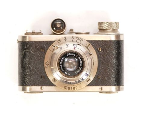 A Bolta Boltax III Japanese Pre-War subminiature camera. Nickel finish. 40mm Picner lens. With original ever ready case