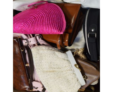 A box of vintage bags to include clutch bags, straw bags and evening bags.