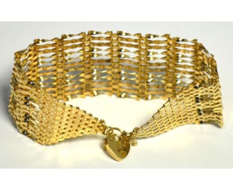 A 9ct gold gate link bracelet.