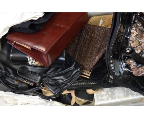 A box of vintage bags to include handbags, evening bags, straw bags etc.