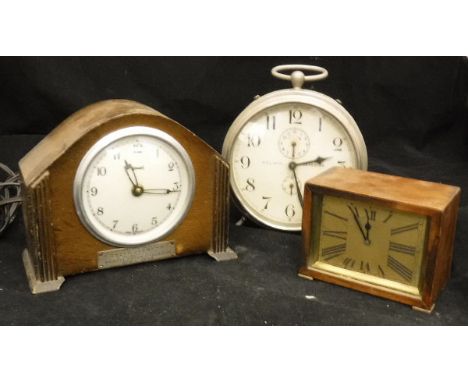 A circa 1930 mahogany cased mantle clock, the gold effect dial with Roman numerals inscribed "Mappin & Webb", an oak cased ma