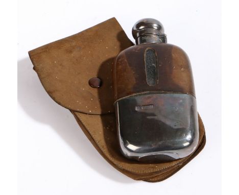 Edward VII silver and leather mounted clear glass hip flask, the bulbous bayonet fitting hinged cap above a brown leather top