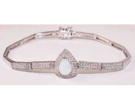 Silver bracelet set with an opal stamped 925   Condition Report   Click here for further images, condition, auction times & d