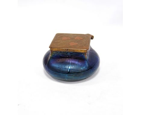 Art Nouveau Kralik iridescent glass inkwell of squat bun shape with square brass and copper lid decorated with holly, enclosi