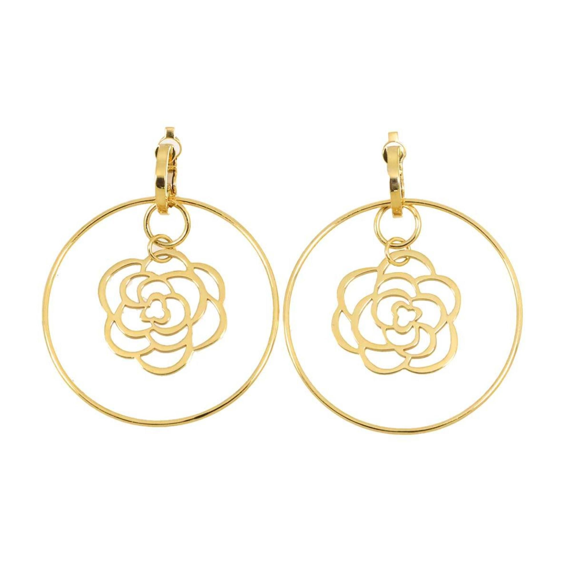 CHANEL Camellia Earrings in 18K Yellow Gold (750)