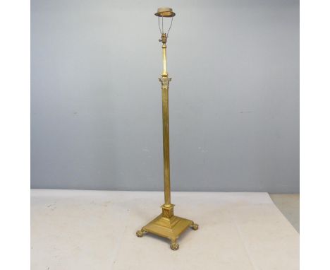 A vintage brass telescopic Corinthian&nbsp;style standard lamp. Height to bayonet 144cm.