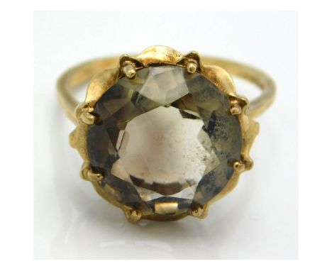 A 9ct gold smokey quartz ring, 4.3g, size R/S