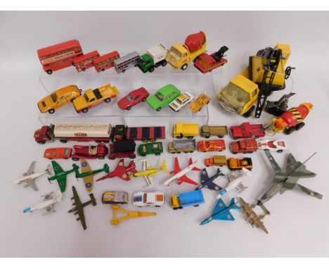 A quantity of diecast toy vehicles including Tonka, Dinky, Matchbox, Lesney &amp; Corgi 