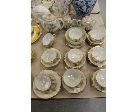 A Japanese porcelain tea service (42 pieces)