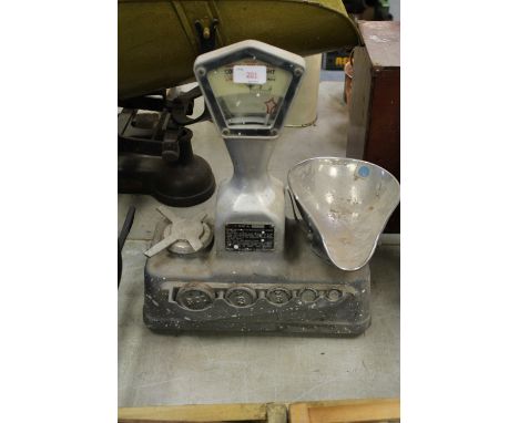 Set of shop scales
