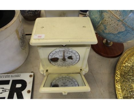 Belmont weighing scales, mirror fall front