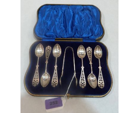 An Edward VII cased set of six silver teaspoons and sugar bow with foliate pierced terminals and twisted stems. Sheffield 190