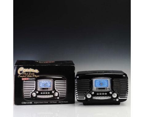 Retro-style Crosley Corsair clock radio, model CR612-BK, combining mid-century design with modern functionality. Features inc