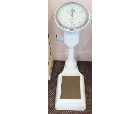 A set of Military Salter scales dated 1956, no. 218