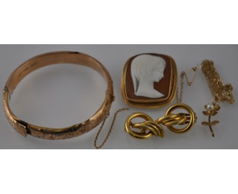 An engraved 9ct gold hinged bangle together with a 9ct pearl pendant on fine chain, a pair of 9ct earrings and a yellow metal