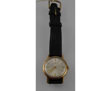 A Zenith gentlemen's wristwatch, the silvered dial with manual wind and set out with batons, in a 9ct gold case with leather 