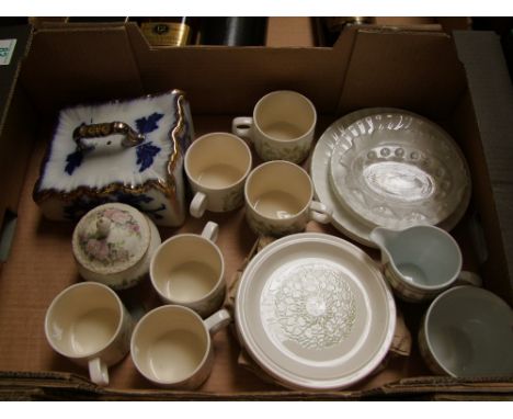 A mixed collection items to include Wedgwood rosebud millk jug: and sugar bowl, Hornsea cups &amp; side plates, Coalport lidd