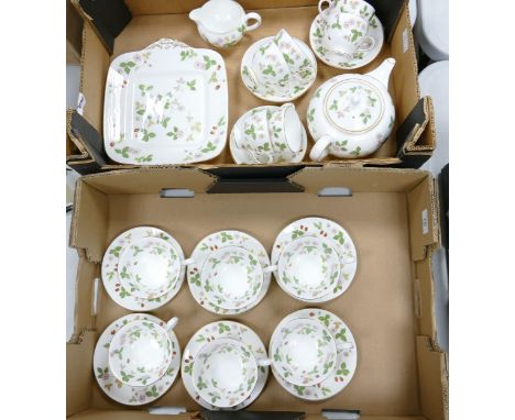Wedgwood wild strawberry tea ware: to include tea pot, cake plate, milk jug, 6 x cups &amp; saucers, 6 x coffee cups and 6 si