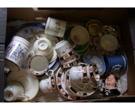 A collection of mixed ceramic items to include: tea ware trios, Wedgwood jasper ware lidded pot, decorative wall plates, Roya