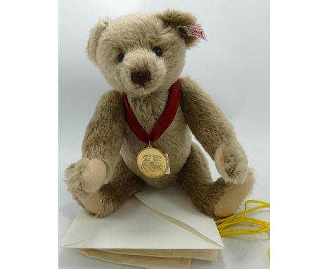 Steiff Collectors Bear Of The Year 2013 with Bag &amp; Cert 