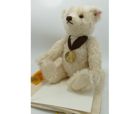 Steiff Collectors Bear Of The Year 2015 with Bag &amp; Cert 