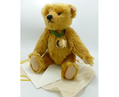 Steiff Collectors Bear Of The Year 2012 with Bag &amp; Cert 