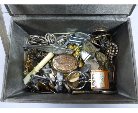 Jewellery box containing vintage and modern jewellery