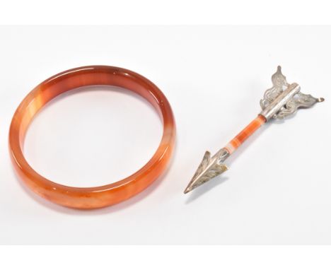 A 19th Century Victorian banded agate arrow brooch together with a banded agate bangle bracelet. The arrow brooch having a wh