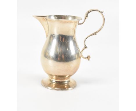 An early 20th Century Edwardian Haseler Brothers silver hallmarked bachelors creamer jug of waisted form having a scrolled ha