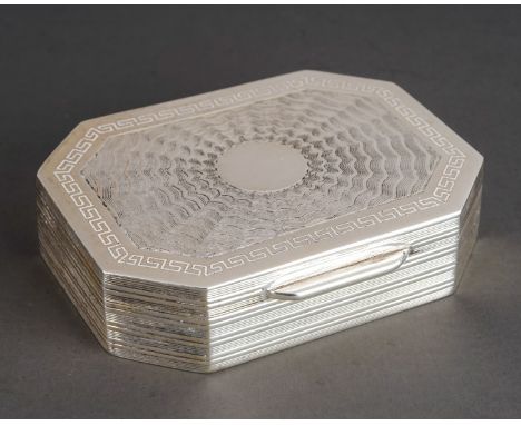 A Continental 900 standard silver snuff box, rectangular with canted corners, the cover and sides engine turned with radial p